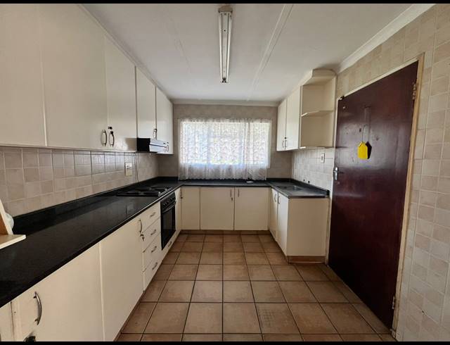 3 BEDROOM HOUSE FOR SALE IN BLUFF